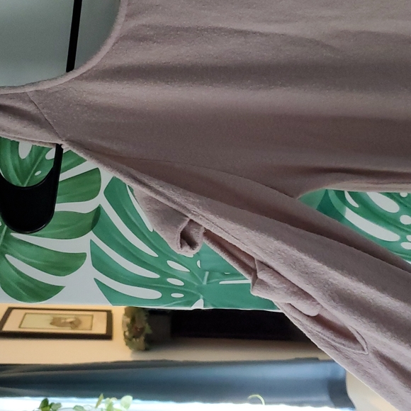 Soft blush sweater - Picture 2 of 3